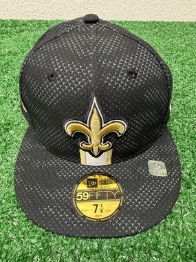 New Era 59FIFTY New Orleans Saints Hat. Multiple sizes 7 1/8, 7 1/4 & 7 5/8